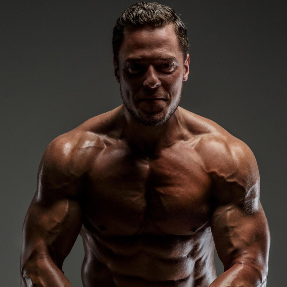 7 Dumbbell Exercises For Traps Build Stronger And Fuller Upper Back Muscles